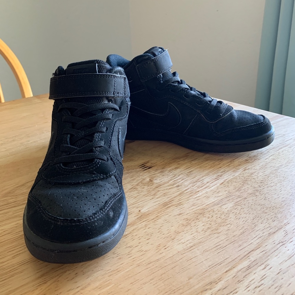 Boys Size 2 Youth Nike Court Borough High-Top Boy's Sneakers